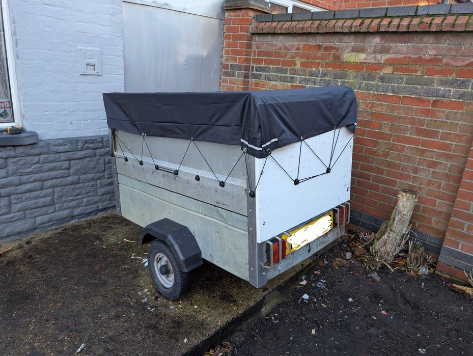 Atrelado de aluminio