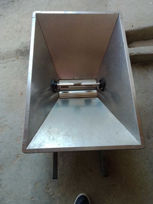 Esmagador de uvas a motor eléctrico.