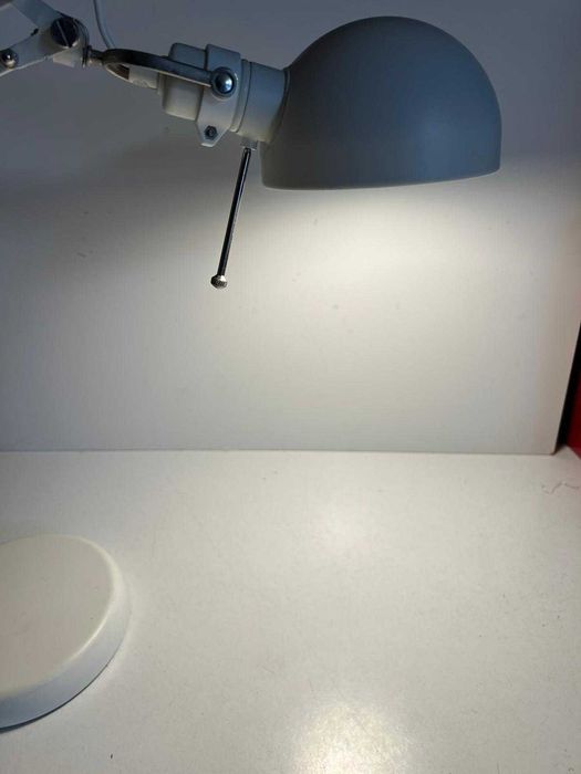 Candeeiro Branco de Secretária (IKEA)