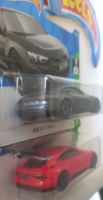 Conjunto 2 audi RS E-tron GT hot wheels