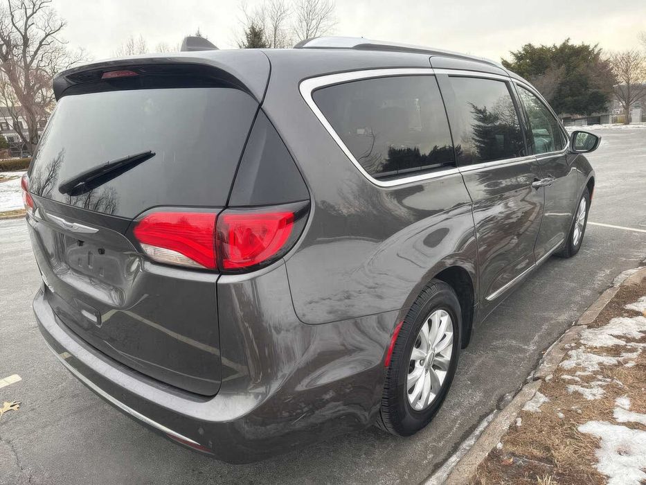 Chrysler Pacifica      2019