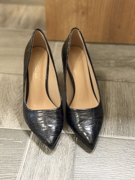 Туфлі жіночі на підборах