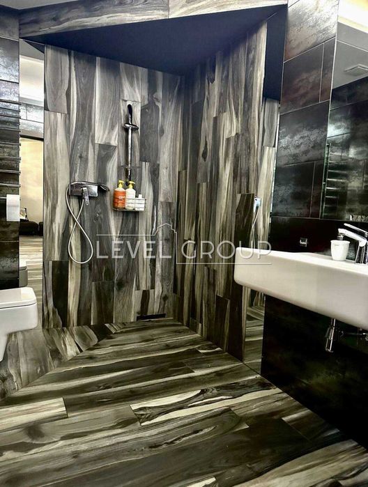 Продається сучасний будинок з якісним ремонтом у Русанівських садах