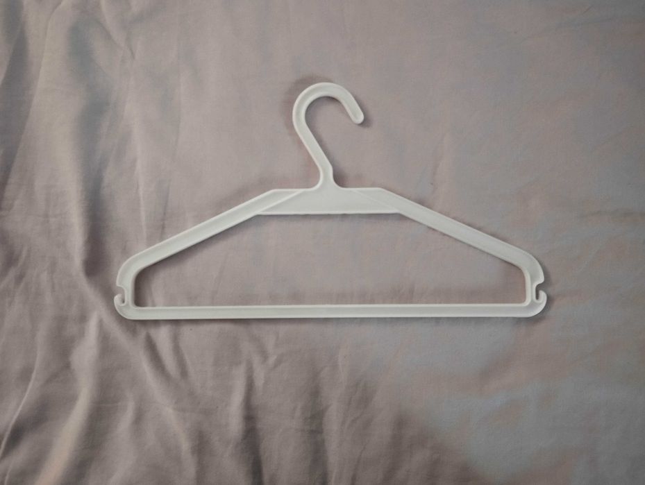 Cabides em Plástico e Metal Diversos