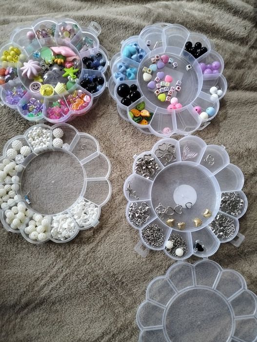 Продам бусини та матеріали