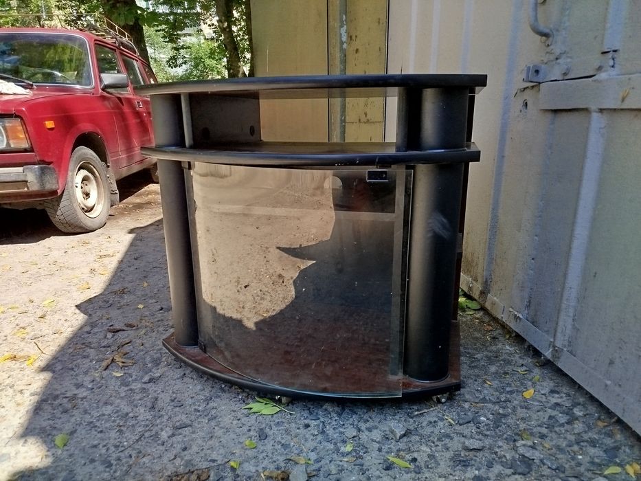 Продам тумбу під телевізор б/у