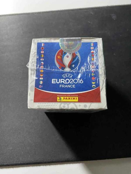 Box z naklejkami panini Euro 2016