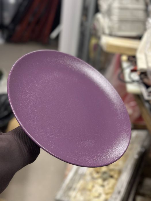 Посуд- розпродаж після закриття ресторану