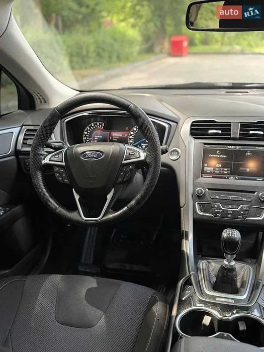 FORD MONDEO 2015 року