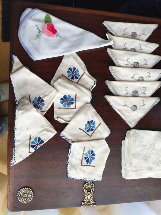 Coleção 20 Guardanapos Vintage de Chá Bordados à Mão (Richelieu e Ponto Cruz)