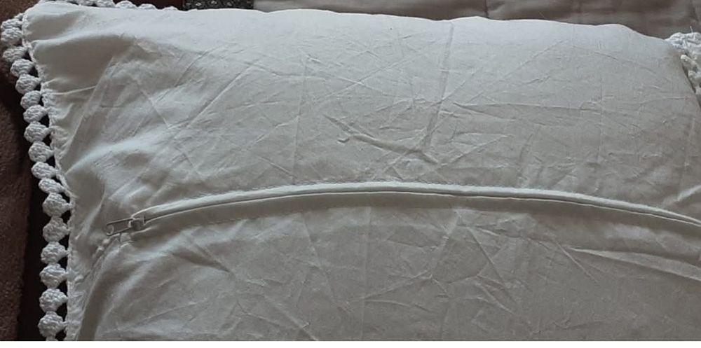 2 almofadas feitas em linha  de seda redondas  40 cm diâmetro