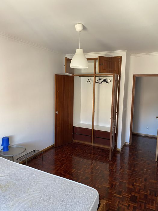 Aluga se Quarto Solteiro no Cacem