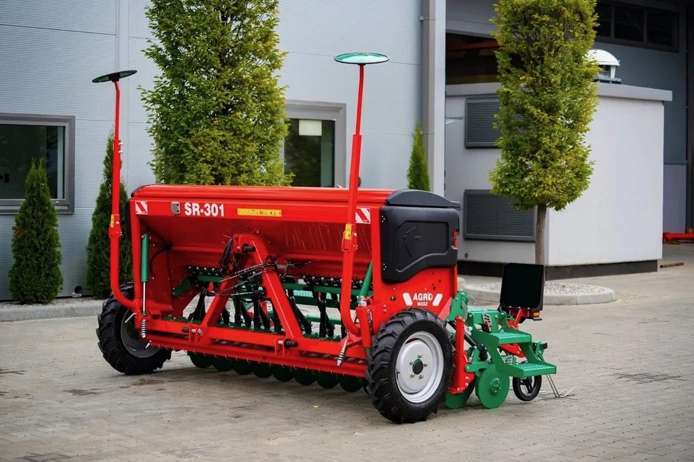 Siewnik zbożowy Agro-Masz SR 2.5 2.7 3.0m stopkowy talerzowy