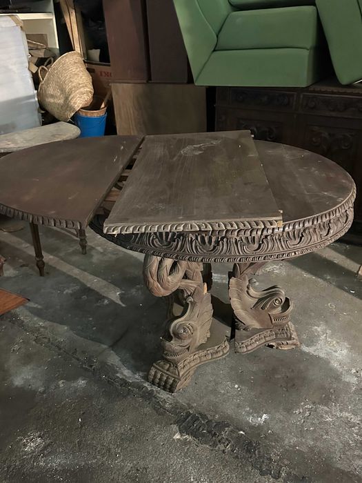 Mesa redonda estilo Renascença