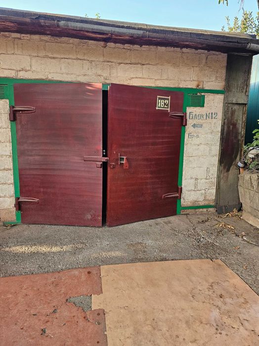 Продам Гараж з кладовкою