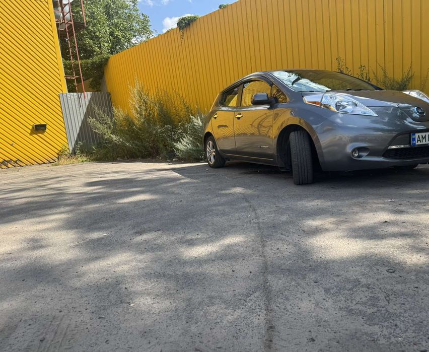 Продам гарне домашнє гарне авто Nissan Leaf 2015 року