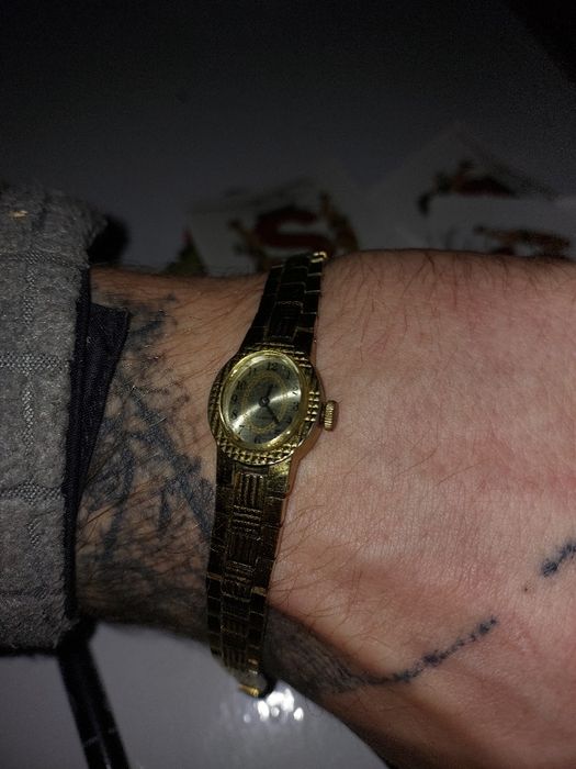 продам женские часы " Чайка"