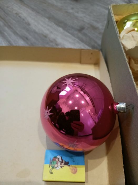 Новогодняя гирлянда ,шары ,верхушка.