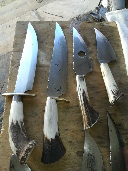 facas caça e lanças de remate