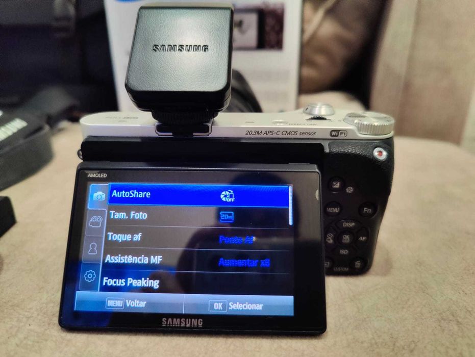 Samsung NX 300 com vários extras em estado completamente nova!