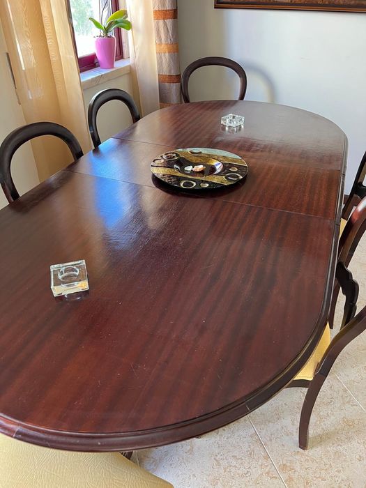 Mesa extensível com cadeiras