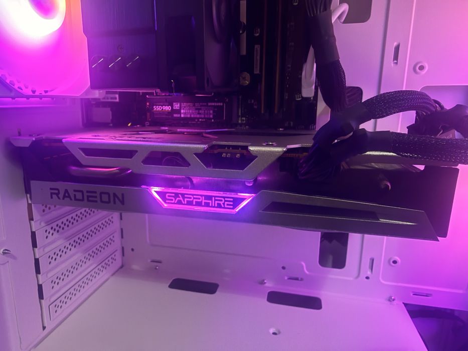 PC i7-8700 / 6600xt 8gb sapphire nitro + / KRUX