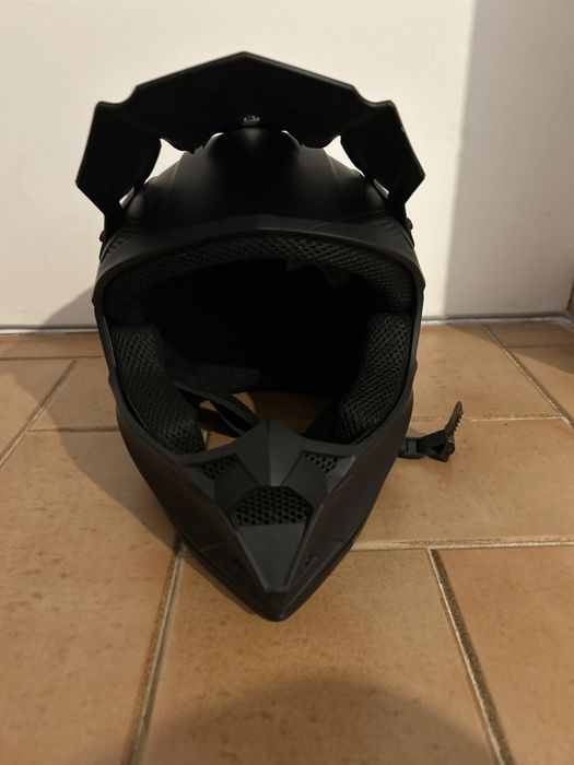 Capacete usado apenas 4 vezes