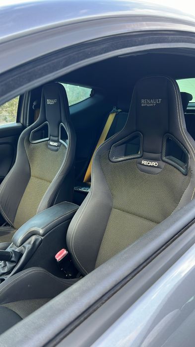 MEGANE III RS  2.0 TURBO  / backets RECARO