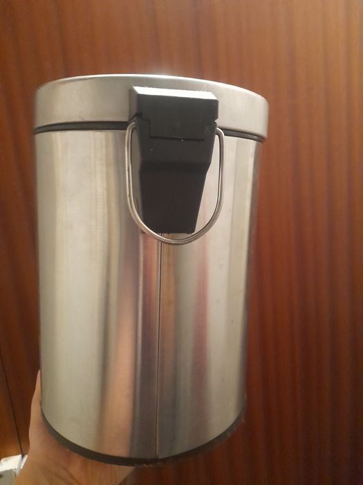 Caixote de lixo casa de banho