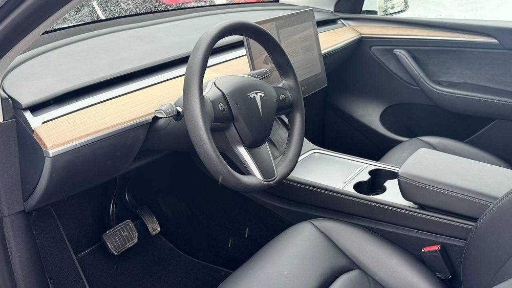 Tesla Model Y 2023 ціла автівка 82 кВт Dual Motors
