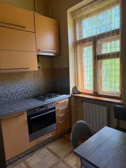 Продам 2-кімн. Павла Загребельного вул. 28, 63 м.кв. Сталінка! - More