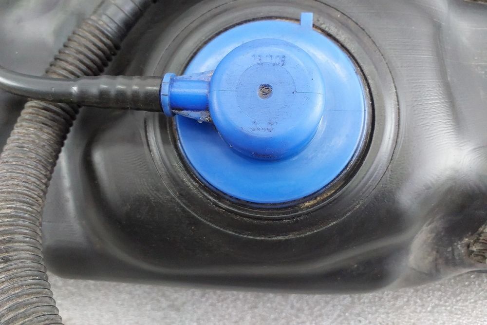 Depósito combustível OPEL Astra J