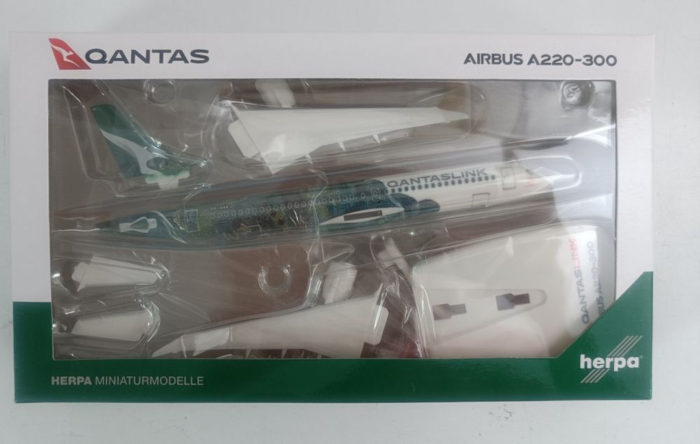 Model samolotu Airbus A220-300 QANTAS 1:200 Herpa VH-X4A