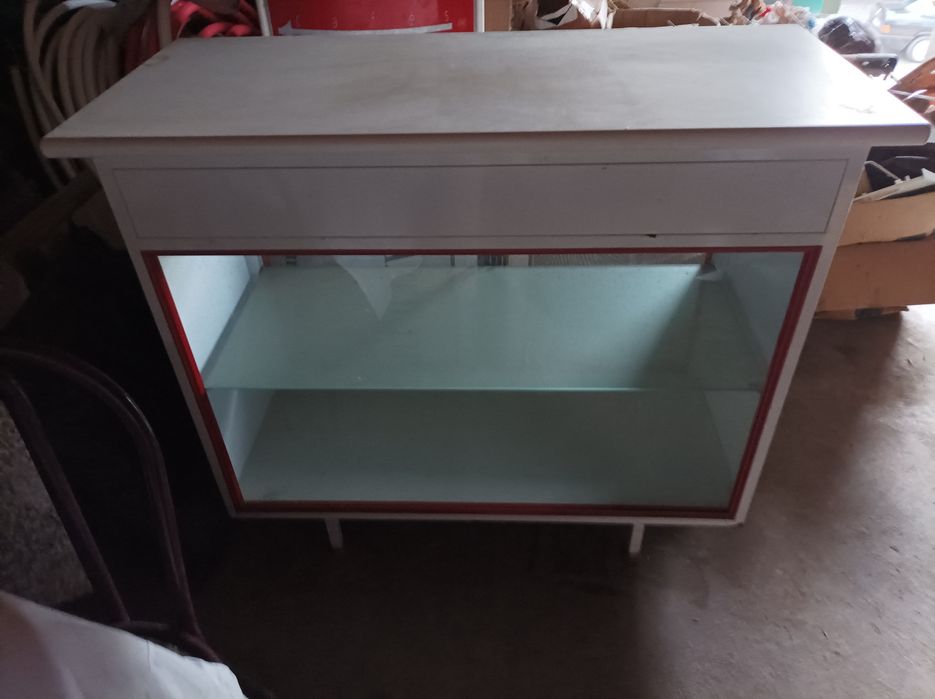 Vendo balcão montra para estabelecimentoo