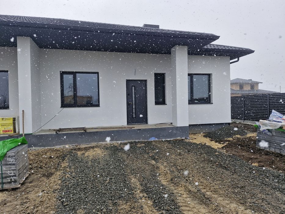 Будинок, дуплекс під чистовий ремонт із всіма комунікаціями