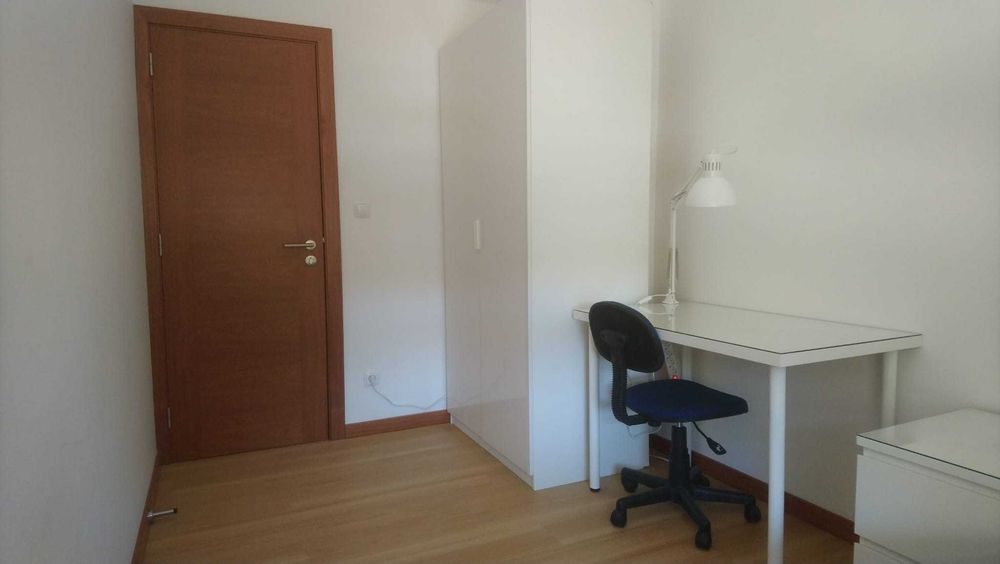 Quarto de estudante ao pé do ISEL e metro da linha vermelha