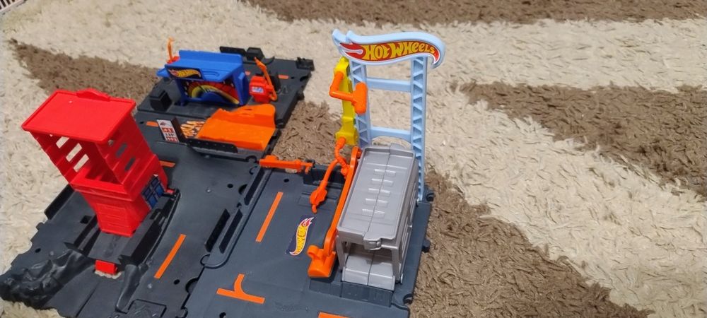 3 набіра City Hot Wheels Dragon + автомайстерня + заправочна станція