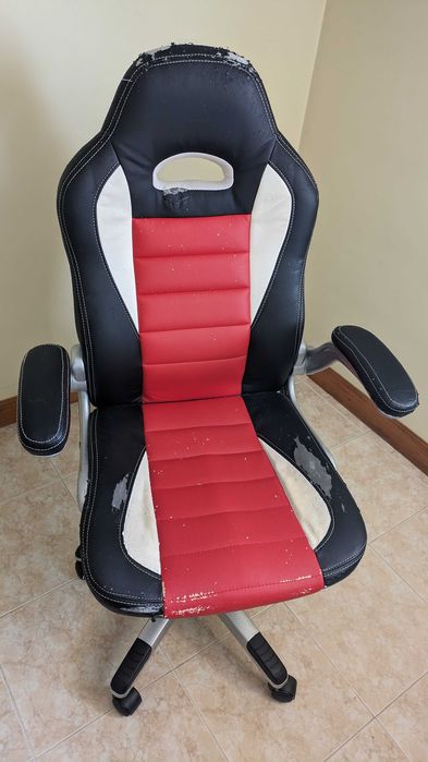 Cadeira Gamer preta e vermelha