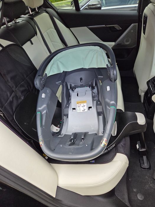 Fotelik Maxi Cosi Coral 360 + baza family fix 360