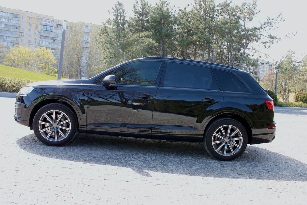 Продам автомобіль Audi Q7 2019 року