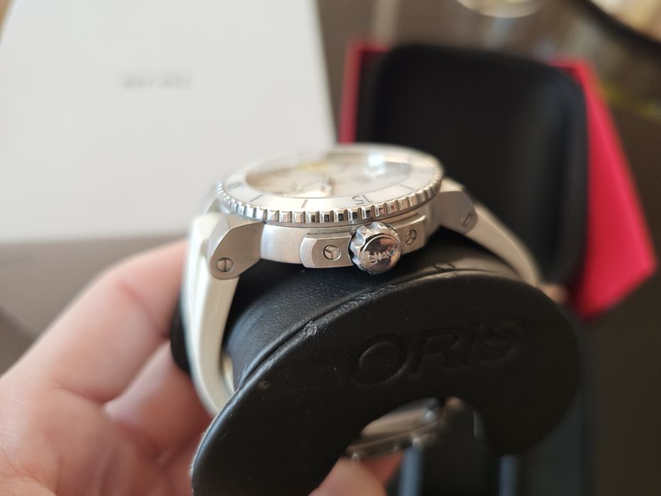 Швейцарський годинник Oris Aquis Date