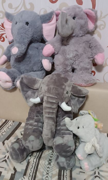 Слон плюшевий великий