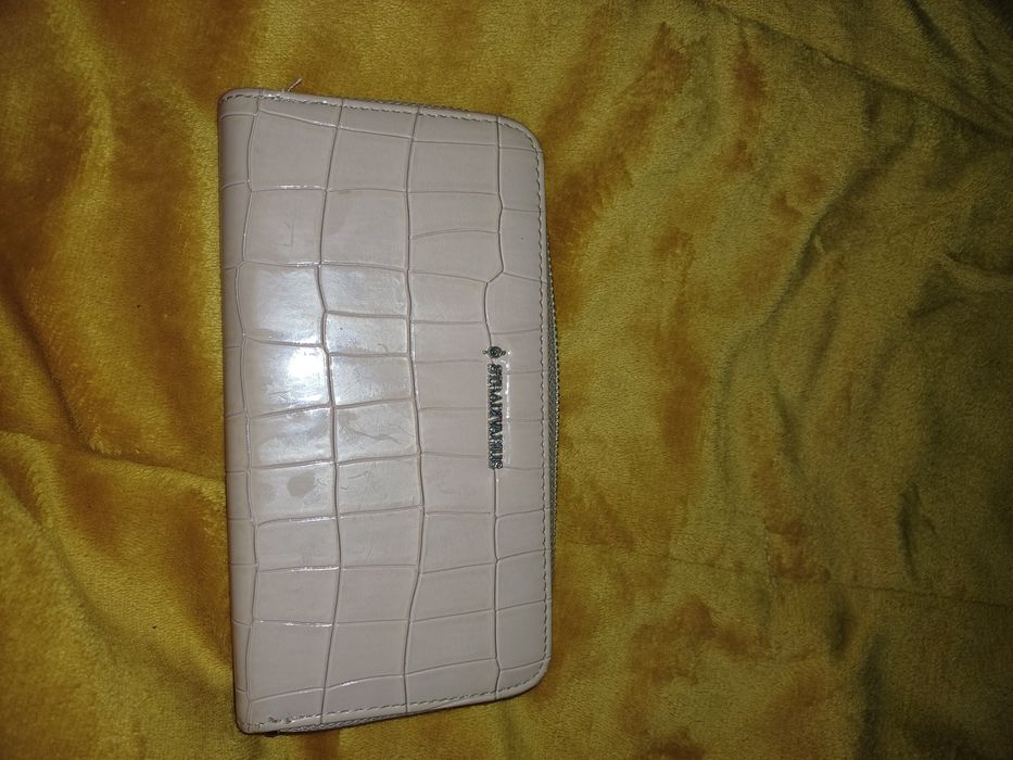 Carteira stradivarios usada 1 ano