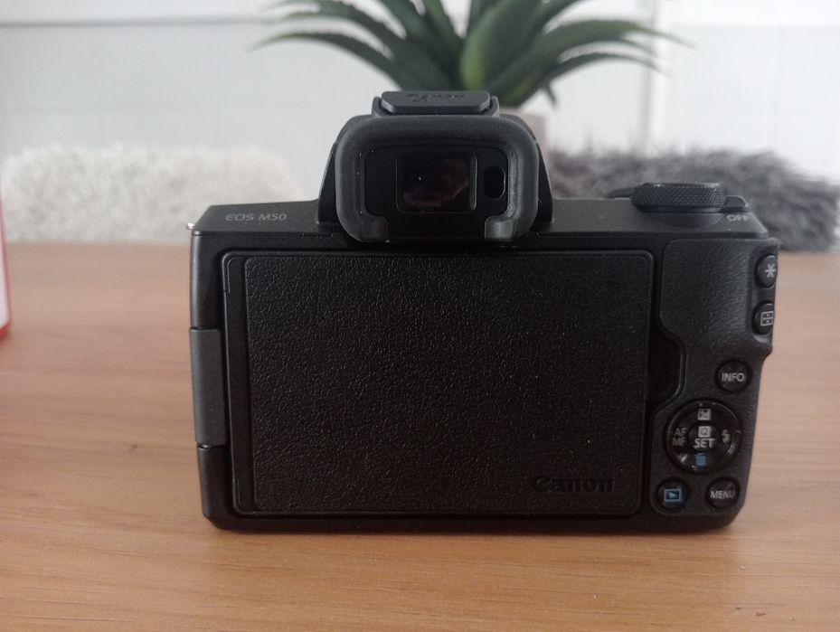 Canon M50 como nova.