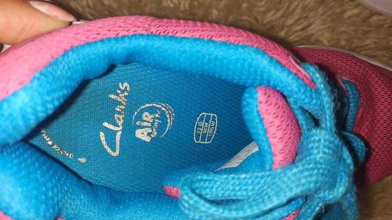 дитячі кросівки clarks