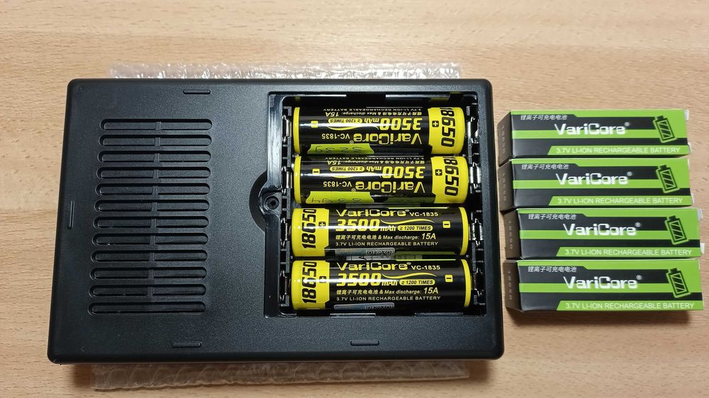 ИБП для роутера DC1018L с аккумуляторами.