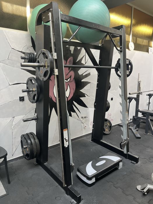 Maszyna smitha hammer strength