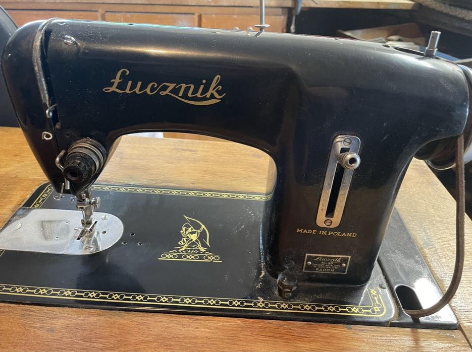 Maszyna do szycia ze stolikiem Łucznik kl. 90
