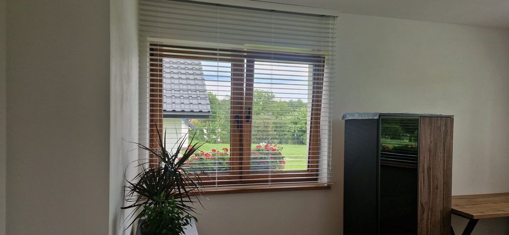 Żaluzja drewniana biała