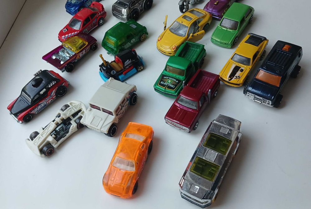 Коллекция машинок Hot Wheels / Matchbox